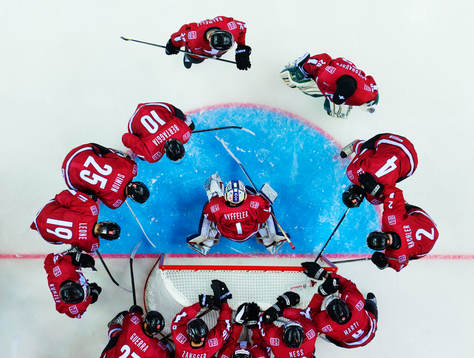 Schweiz spelare samlas kring Melvin Nyffeler, målvakt,