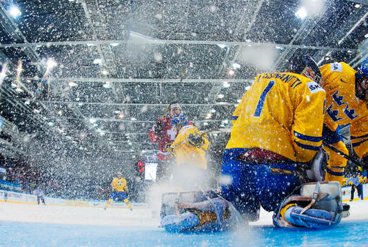 Snösprut över Joel Lassinantti, målvakt, Sverige