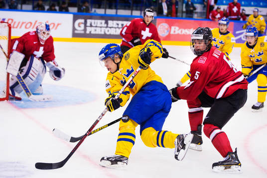 Viktor Arvidsson, Sverige, utmanas av Mirco Muller, Schweiz