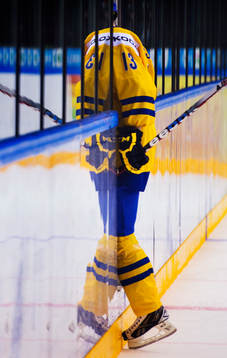 Viktor Arvidsson, Sverige, åker in i utvisningsbåset