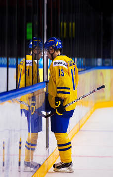 Viktor Arvidsson, Sverige, åker in i utvisningsbåset