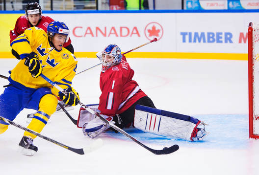 Victor Rask, Sverige, utmanar Melvin Nyffeler, målvakt,