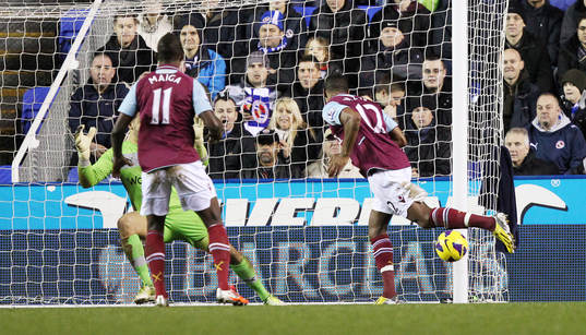 Football - Reading v West Ham United - Barclays Premier