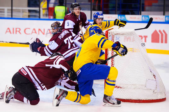 Emil Molin, Sverige, skjuter in 0-1 i första perioden