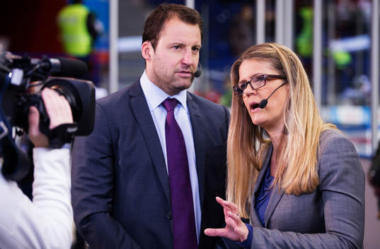 Mikael Renberg, expertkommentator, och Marie Lehmann,