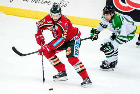 Dick Axelsson, Frölunda, kommer fri mot mål