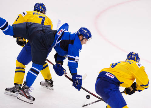 Tom Nilsson, Sverige, stoppar Joel Armia, Finland