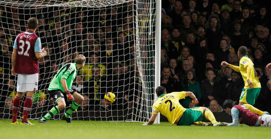 Football - West Ham United v Norwich City - Barclays
