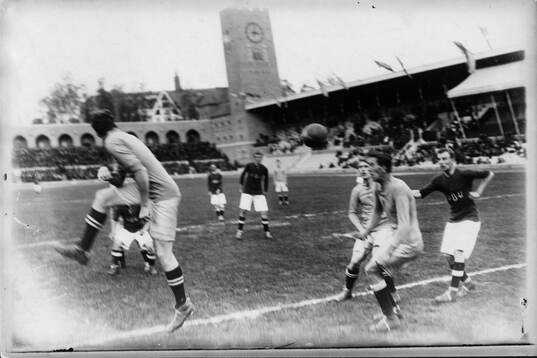 Fotboll, Hörna vid svenska målet. Dansk-Svenska