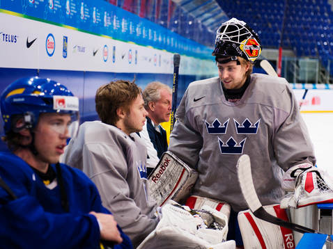 Niklas Lundström, målvakt, och Joel Lassinantti,