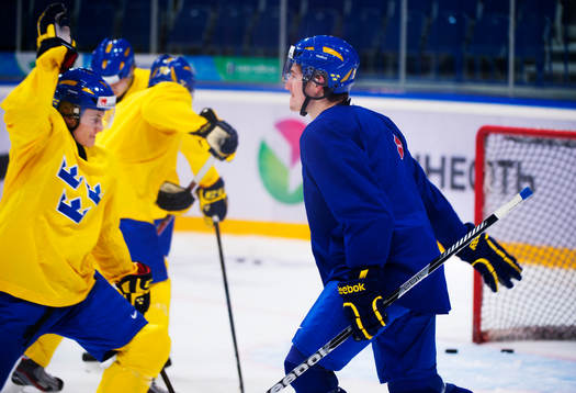 Nick Sörensen och Filip Forsberg över målgester