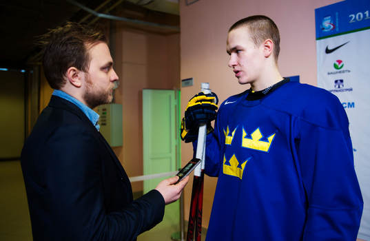 Henrik Sjöberg, reporter Expressen, intervjuar Tom Nilsson
