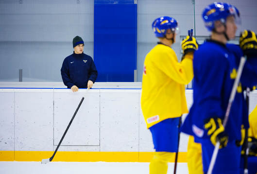 Viktor Arvidsson fick följa träningen från sidan av isen