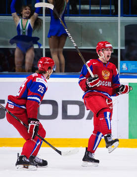Mikhail Grigorenko och Nikita Kucherov, Ryssland, jublar