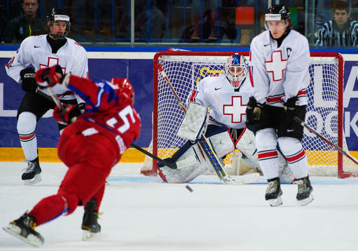 Albert Yarullin, Ryssland, skjuter mot Melvin Nyffeler,