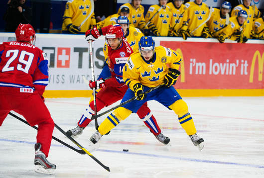Elias Lindholm, Sverige, dribblar