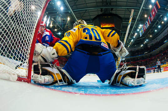 Niklas Lundström, målvakt, Sverige, räddar