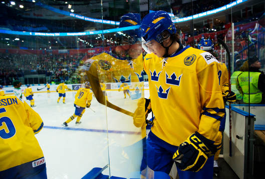 Victor Rask, Sverige, gör entré på isen