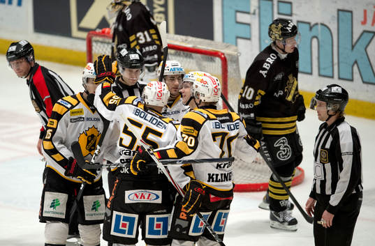 Petter Emanuelsson, Skellefteå gratuleras