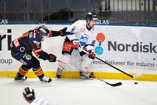 Marcus Johansson, Karlskoga jagas av Henrik Eriksson,