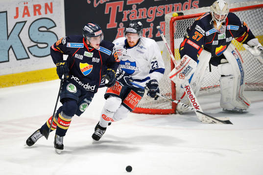 Erik Gustafsson, Djurgården i kamp om pucken med Fredrik