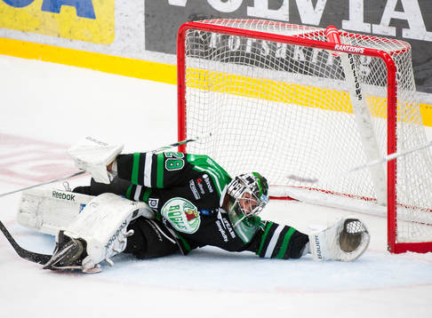 Martin Gerber, målvakt, Rögle, slepper in pucken