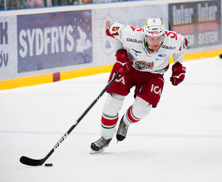 Jonas Ahnelöv, Modo