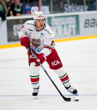 Niklas Sundström, Modo