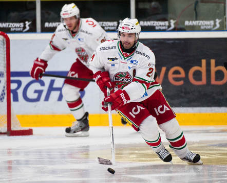 Niklas Sundström, Modo
