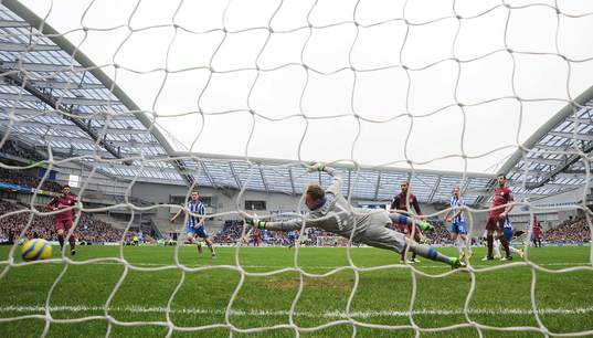 Football - Brighton & Hove Albion v Newcastle United - FA