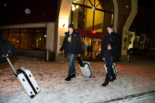 Christian Djoos och Alexander Wennberg lämnar lagets hotell