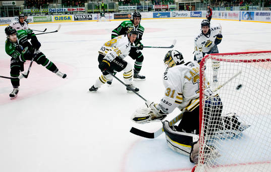 Juhamatti Aaltonen, Rögle gör 1-1 bakom Daniel Larsson,