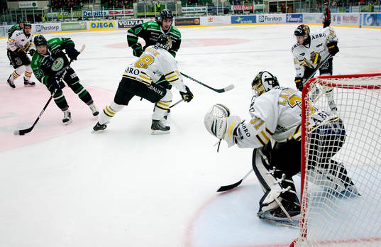 Juhamatti Aaltonen, Rögle gör 1-1 bakom Daniel Larsson,