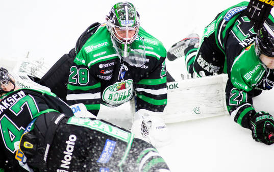 Martin Gerber, målvakt, Rögle, har kaos framför målet
