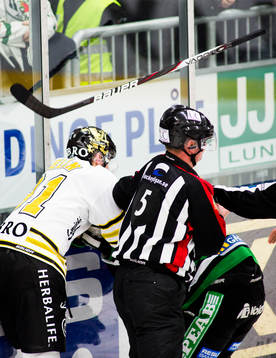 Björn Melin, AIK, i slagsmål med, Alexander Lindqvist