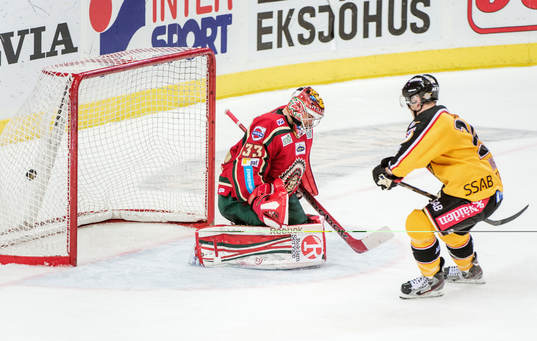 Joonas Vihko, Luleå, gör 1-3 när han kommer helt fri mot