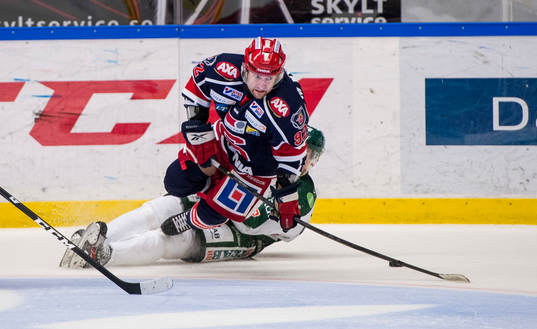 Michael Nylander dras ned av Adam Åkesson, tingsryd