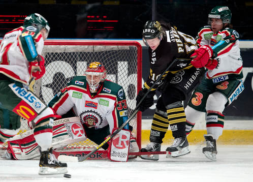 Julius Hudacek, målvakt, Frölunda och Henrik Tömmernes,
