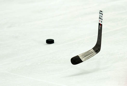 Trasig klubba och puck