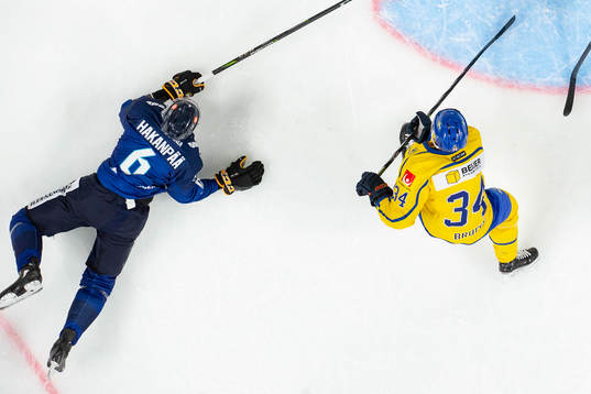 Jani Hakanpää #6, FIN, Daniel Brodin #34, SWE