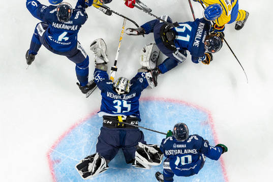 Veini Vehviläinen #35, FIN, Jani Hakanpää #6, FIN, Teemu