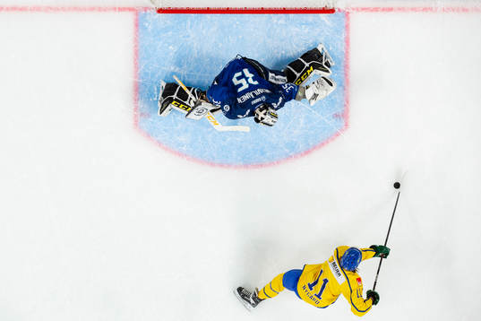 Joakim Nygärd #11, SWE, Veini Vehviläinen #35, FIN