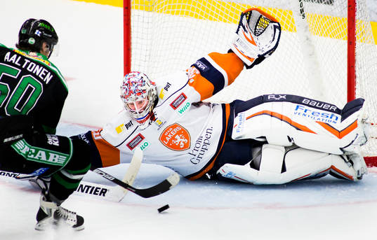 Fredrik Norrena, målvakt, Växsjö, gör en jätte