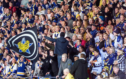 Många HV71-supportrar hade tagit sig till Scandinavium