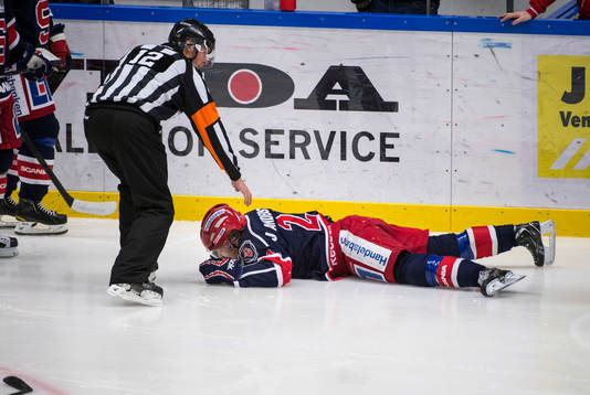 Johan Andersson, Södertälje tacklas fult och blir
