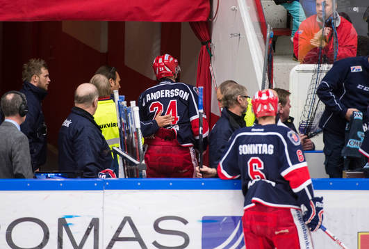 Johan Andersson, Södertälje tacklas fult och lämnar isen