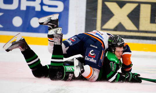 Bläddra bland fler bilder av Ishockey, Elitserien, Rögle - Växjö 