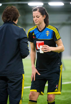 Lotta Schelin har ont i baksidan av låret