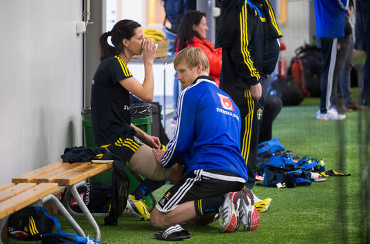 Lotta Schelin skadad i baksidan av låret