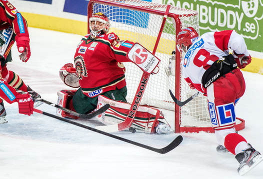 Julius Hudacek, målvakt, Frölunda, räddar ett skott
